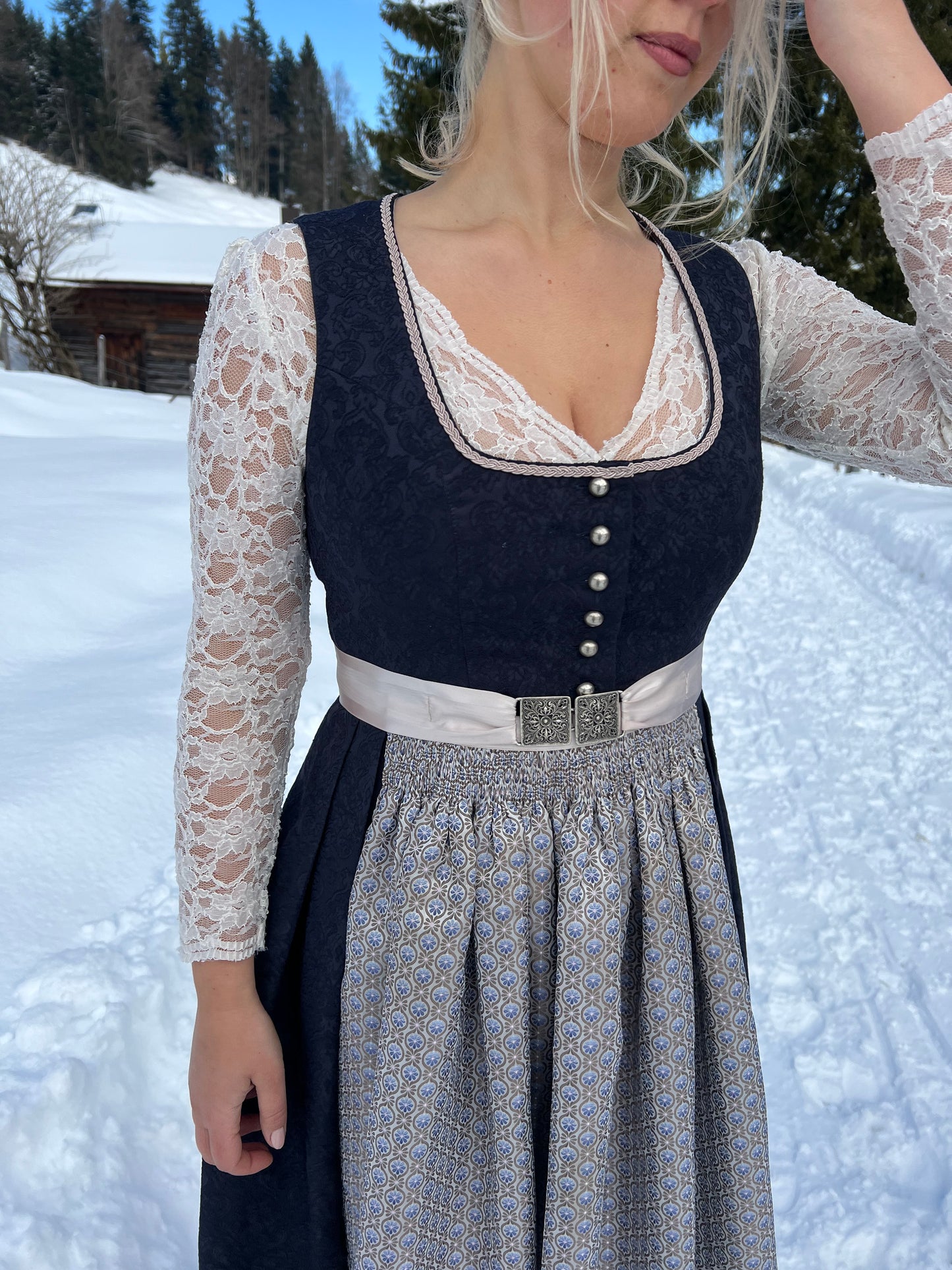 Dirndl Tiefseeblau